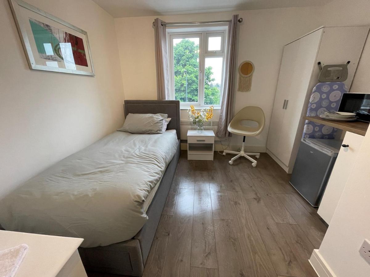 Letzi Premium Cozy Retreat Private En-Suite Rooms, Wembley London Luaran gambar