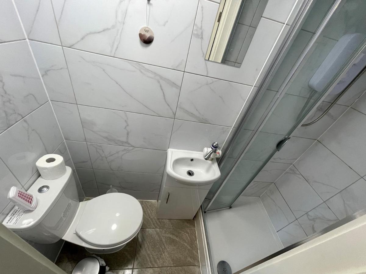 Letzi Premium Cozy Retreat Private En-Suite Rooms, Wembley London Luaran gambar