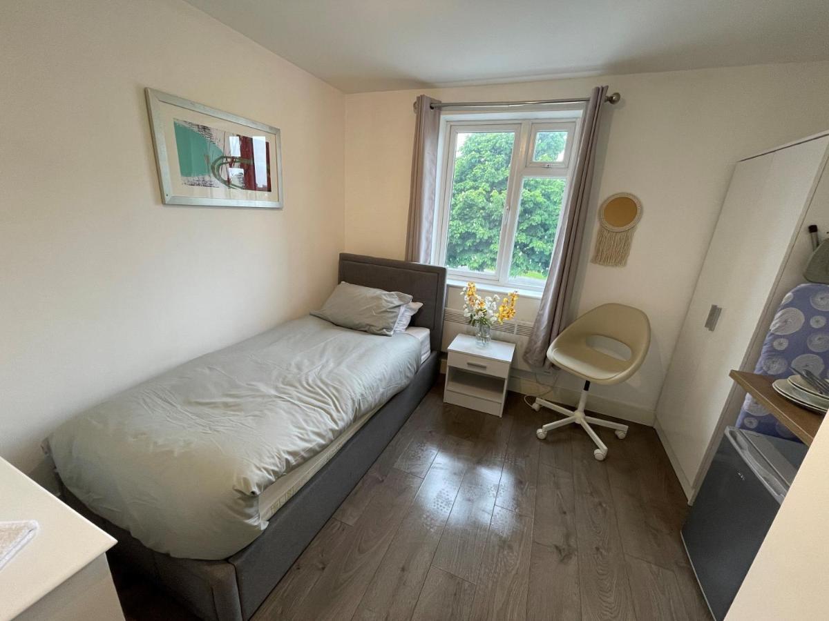 Letzi Premium Cozy Retreat Private En-Suite Rooms, Wembley London Luaran gambar