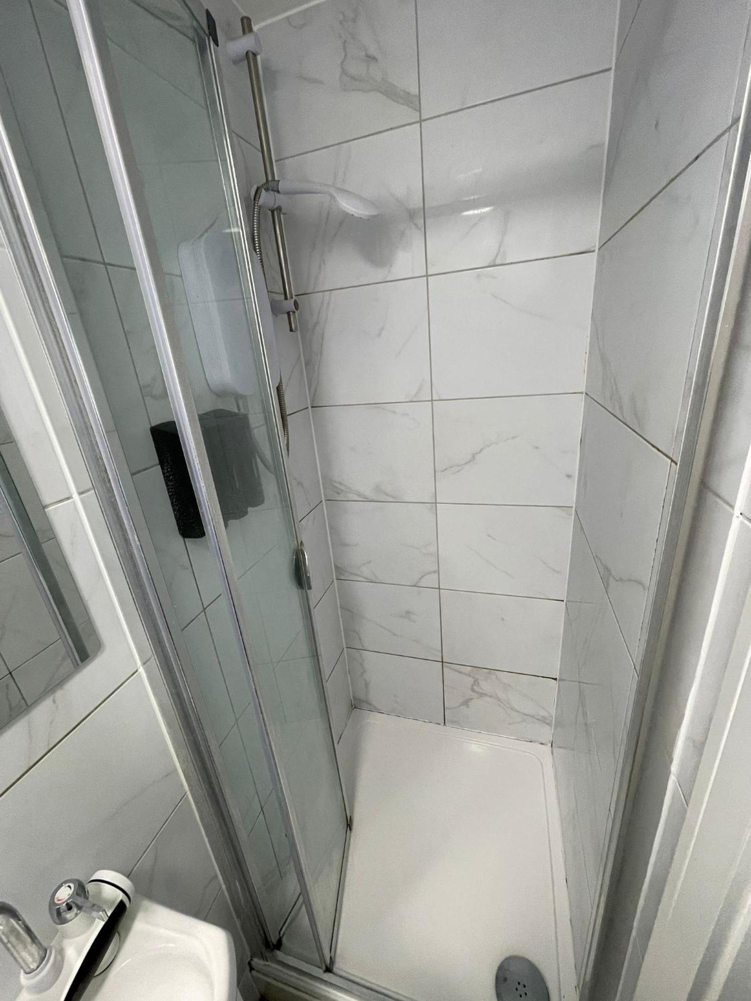 Letzi Premium Cozy Retreat Private En-Suite Rooms, Wembley London Luaran gambar